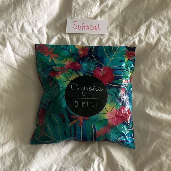 Cupshe one piece - Picture 11 of 11